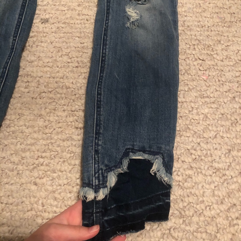 Hidden jean medium wash with a dark wash accent